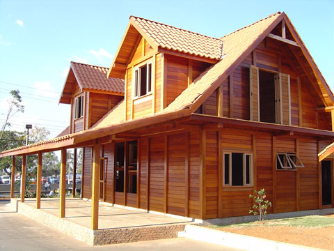 Rei das casas madeira – Reparo do telhado