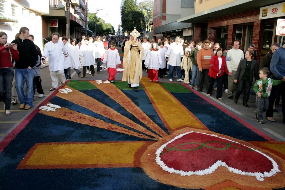 O feriado de Corpus Christi é muito festejado em todo o Brasil.